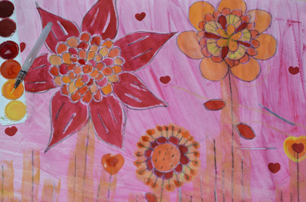 Peindre des fleurs pour se détendre