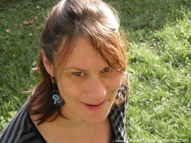 boucles d'oreille boutons cleu recyclées et écologiques