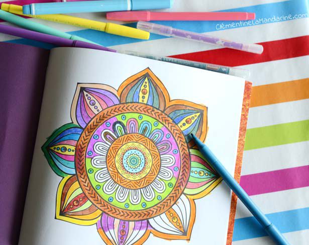 coloriage-moment-de-complicite-clementine-la-mandarine