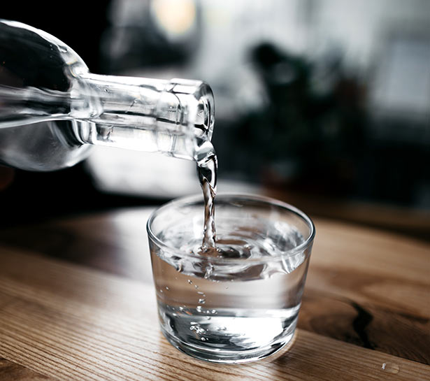 L&rsquo;eau en bouteille : comment faire au mieux ?