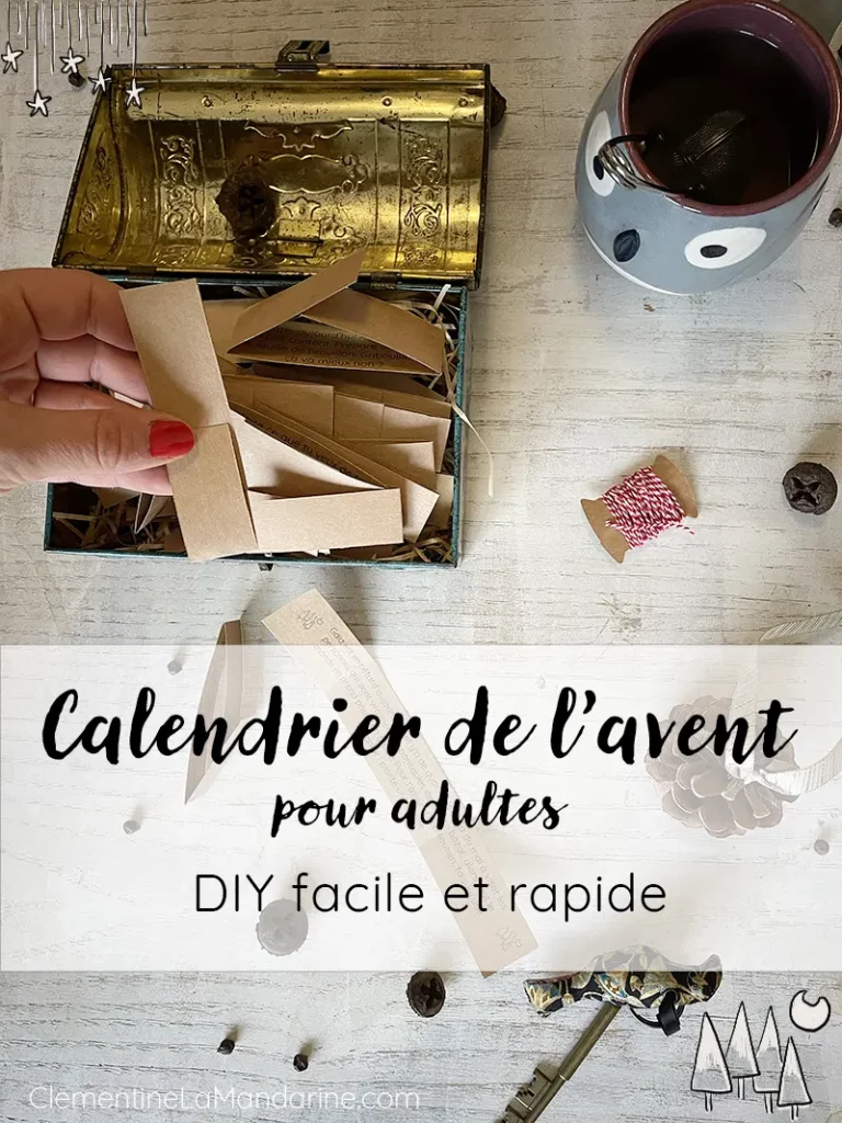 boite en métal avec des petits papiers dessus. Un texte sur l'image indique Calendrier de l'avent pour adultes, DIY facile et rapide.